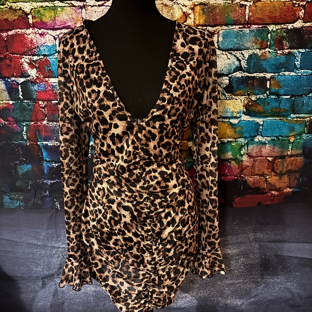Leopard Print V-Neck Long Sleeve Bodycon Dress